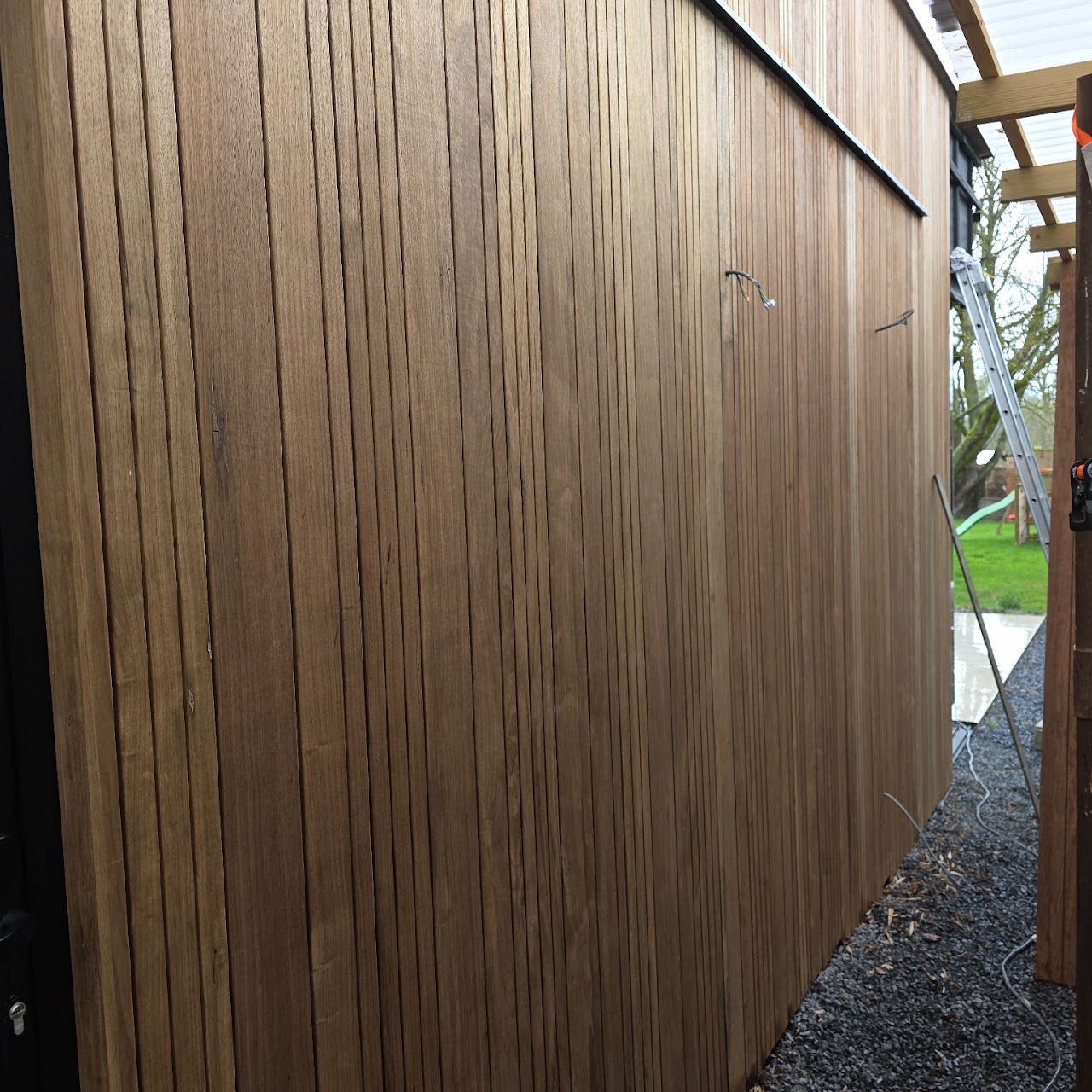 Houten gevelbekleding in uitvoering